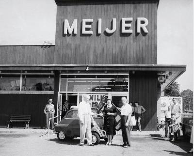 The Meijer tradition began in Greenville, MI, in 1934. Hendrik Meijer s barbershop provided for his family despite the conditions of the Great Depression. Next to his barbershop was a vacant space.