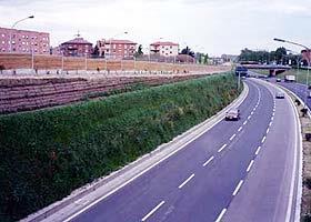 vegetation on barriers is the reduction in graffiti. Surface-applied materials require minimal maintenance, but the upfront costs are higher and repair is required if they are damaged.