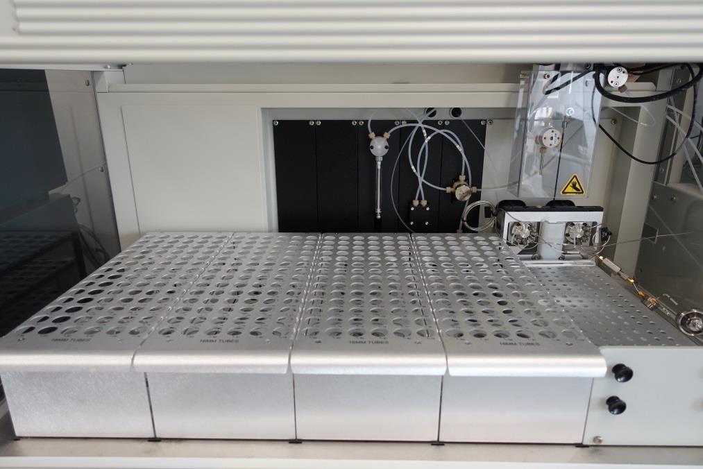 Oven, fraction collector, and autosampler column oven: