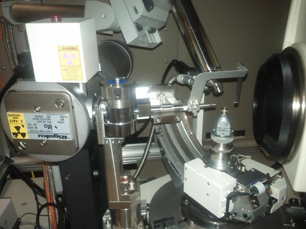 Single crystal diffraction of X-rays Lights up when shutter is open Sample Beamstop (literally!