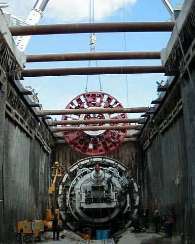 Figure 4: Lowering the cutterhead of the Herrenknecht S- 203 8,9m Ø EPB-TBM into the Salgueiros cut and cover portal.
