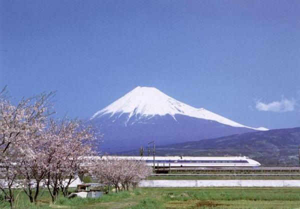 TOKYO ANNO 2016 The 3775 m high volcano was visible on 126 days in 2012 Nearly six times as often as