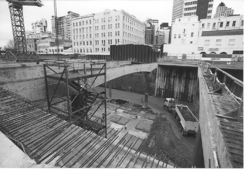 Photo 3 : Transverse view at junction between top down and bottom up construction.