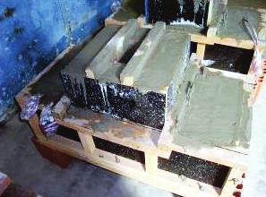 After all the elements were unmolded, it was necessary to connect the columns and the pile caps. This connection was made by positioning the columns within the socket foundation.