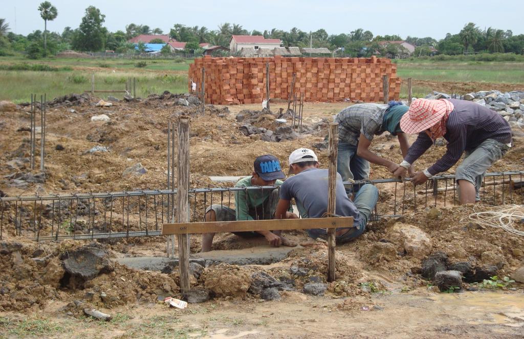 Constructing Compost Facility in Kampot: July 2012 This project is initiated by Kampot city and support