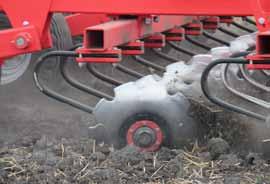 The discs concavity ensures better soil straw mixing, even on a very high density residues, then conventional vertical discs.