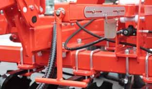 The inclination of the tine harrows can be adjusted