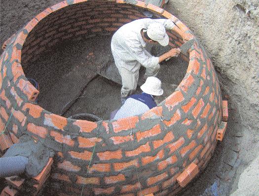 Building a biogas digester in Vietnam ALL IMAGES SNV 1 January 2006, following its approval in 2005.