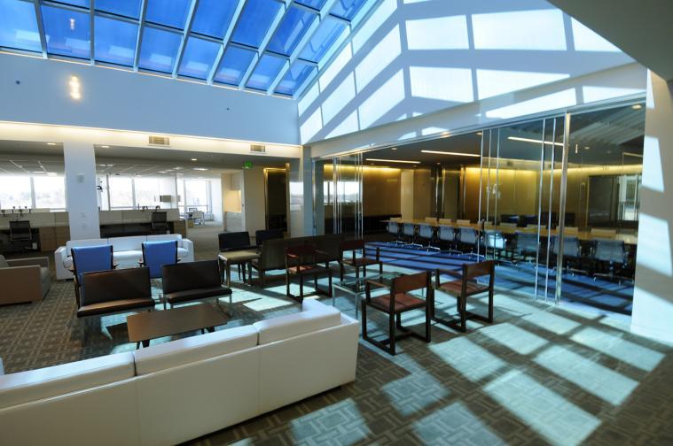 FIGURE 8: When in an intermediate state, the skylight blocks the heat while allowing the room to maintain a bright, pleasant ambience. Case Study 2.