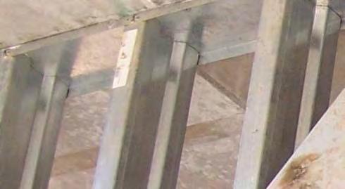 Load bearing studs must be fully seated within the top and bo om tracks according to design standards.