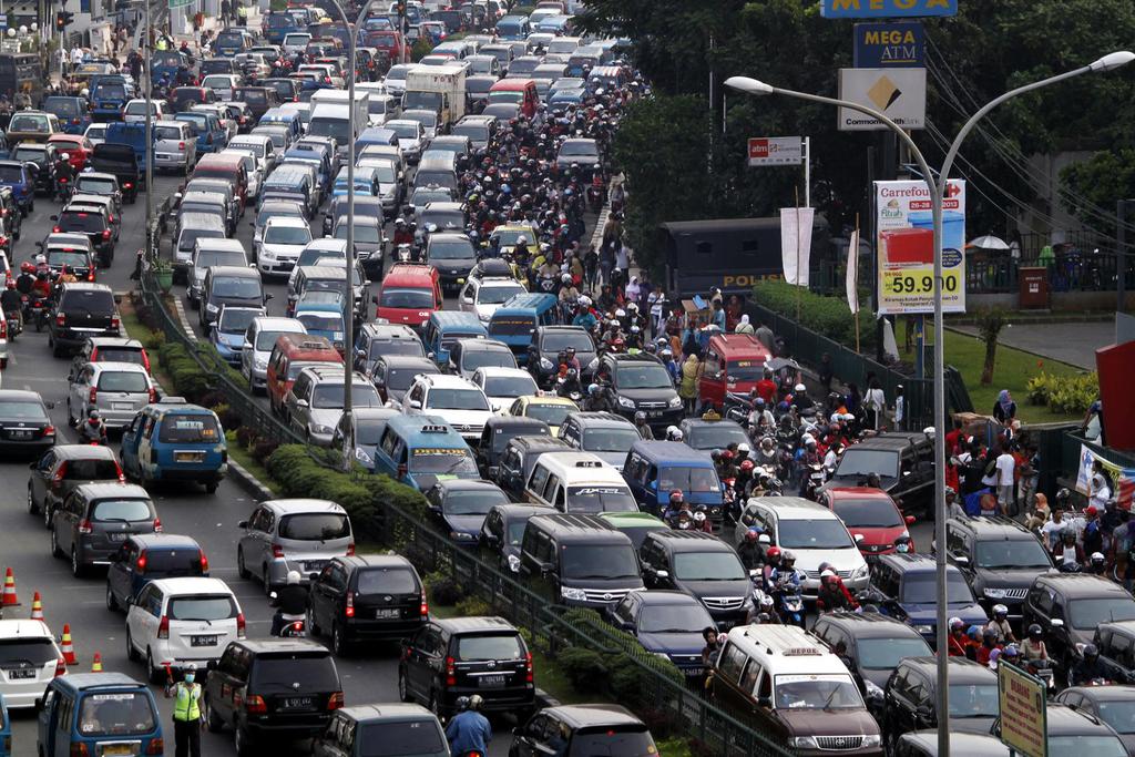 Cities with the worst stop-start traffic: 1. Jakarta, Indonesia (33,240) 2.