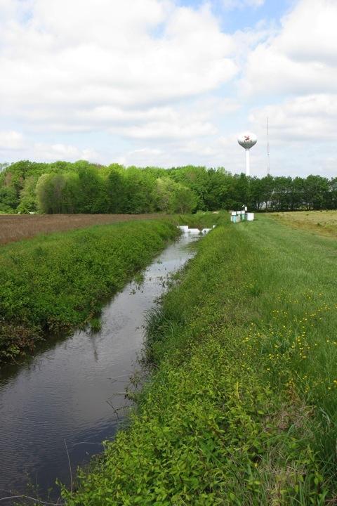 Field ditch 1 m deep 2 ha catchment Drainage