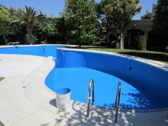 fine-grade aggregates and thorough finishing. This application is important especially when a polyurethane coating for pools is applied (PENECOAT TM POOL).