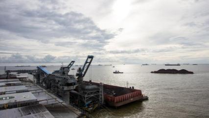 Barging & shiploading Sarana Daya Mandiri (SDM) Dredging & maintenance in Barito River mouth Indonesia Multi Purpose Terminal (IMPT) Port management & terminal operator