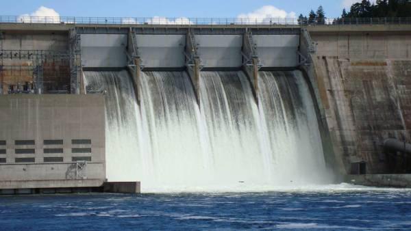 DAMS & RESERVOIRS (hold back & release water in a controlled way) 1. Controls the discharge of the river. 2. Held back water in reservoir can be used to generate hydroelectric power; 3.