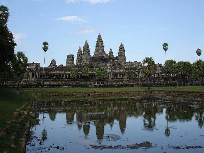 kms Population : 782 809 persons (Municipal Siem Reap) Town City :