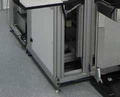 Automatic solutions can be equipped with various numbers of load ports as required. SCARA robots provide fast wafer transport.