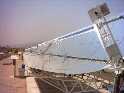 Tracking system sensors Receiver Reflector Figure 2.13: Parabolic trough concentrator installed for a power plant [17]. These high temperatures results in high heat losses.