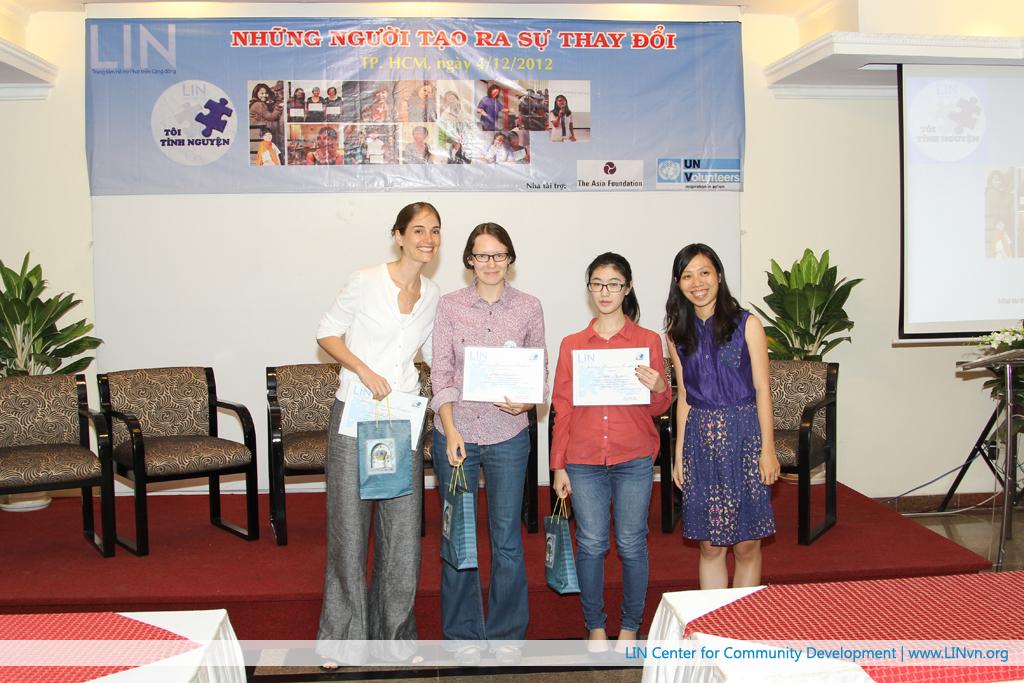 The NPO representatives awarded the certificate and a small gift (a pot of