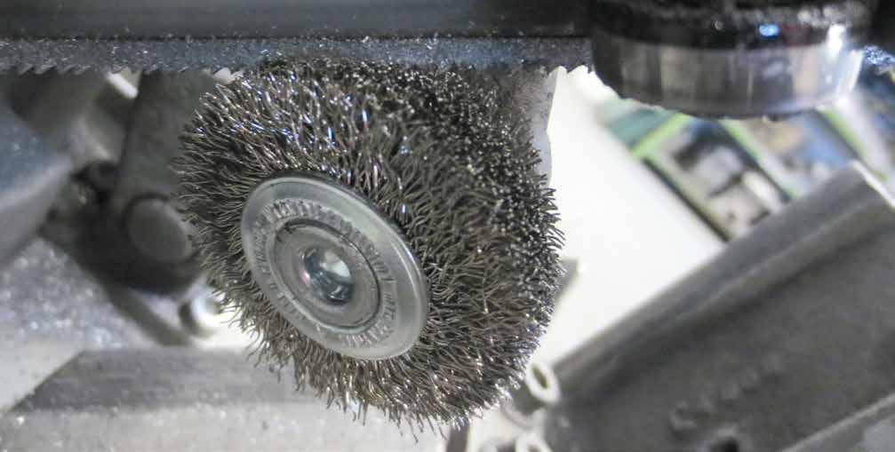 Hence a built-up edge is prevented and the durability of the saw blade extended. The used wheel brushes usually are with steel wire, corded wire or nylon filament.