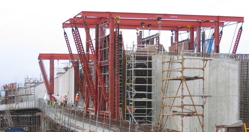 Versatile Versatility to tackle diverse applications demanded by major projects - gantries, shoring, spanning trusses and frames,