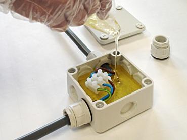 GELBOX GELBOX Art.nr. 80160 Application The Gelbox consists of a plastic junction box with an insulating gel-resin, and is suitable for connecting LV electrical cables, telephone cables, etc.