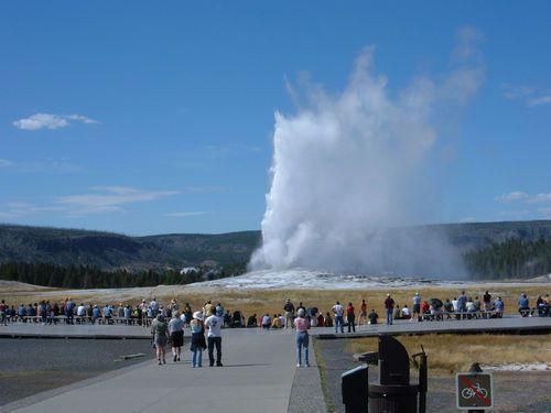 http://www.gogobot.com/old_faithful_geyser_and_upper-yellowstone_national_park-attraction Springs and Geysers 5.
