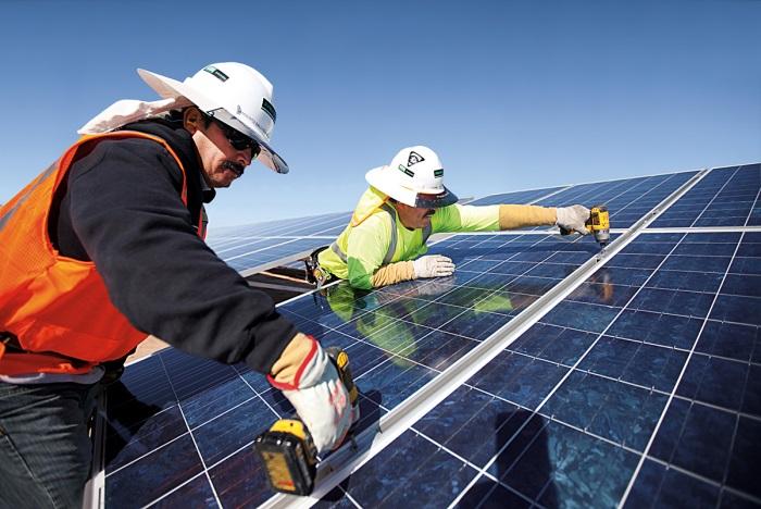 MESQUITE SOLAR 1 HARNESSES SUN S ENERGY ON GRAND SCALE THE CUSTOMER S CHALLENGE Sempra U.S. Gas & Power, the project development division of Sempra Energy, set a goal of owning and operating 1,000 megawatts of renewable energy capacity by the end of 2013.