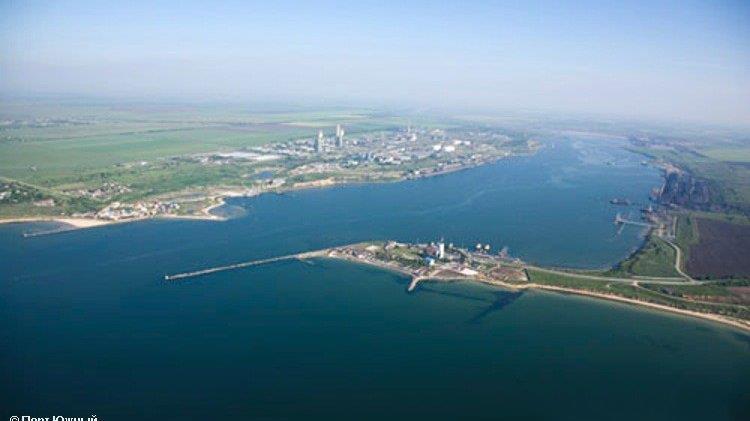 Project Transshipment complex Allocation planned: Construction of a multipurpose transhipment complex on its owned 133 ha land plot at the deep sea port of Yuzhnyy (Odessa Region) Total Investment:
