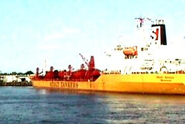 4 VESSEL OPERATION Vessel History The number of vessels calling Norfolk Oil in the past ten years averages 24