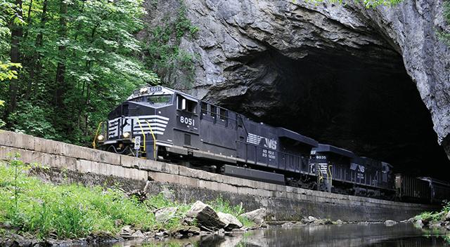 NORFOLK SOUTHERN 2014 SUSTAINABILITY REPORT 60 ECONOMIC PERFORMANCE EC1 GRI G4 DISCLOSURES These disclosures from the 2014 report are addressed on this page.