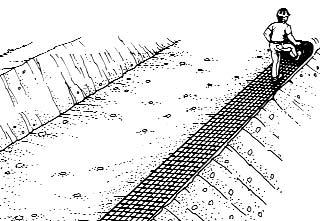 For curved slope faces, the primary geogrids butt edge-to-edge at the slope face (unless shown otherwise on the construction drawings) and either fan out or overlap into the fill