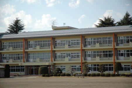 2) The Godai School three-story reinforced concrete