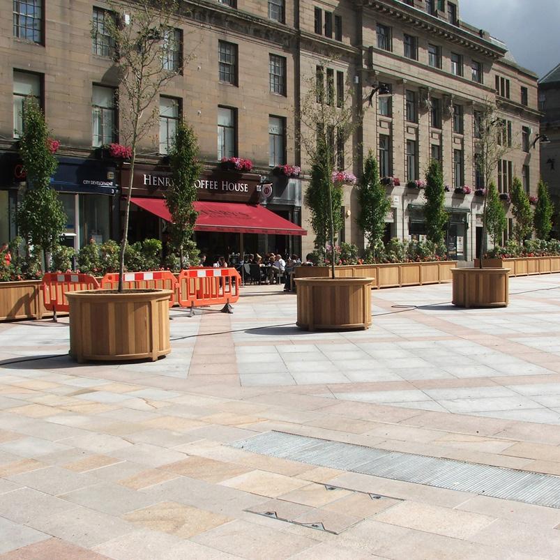 Case Study 1 - City Square Refurbishment City Square is Dundee s premier space in the City Centre and very much at the heart of local life.