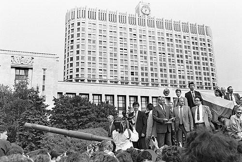 USSR collapses 1990: Estonia, Latvia and Lithuania declared their independence from the USSR.