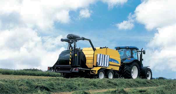 Compared to round baling only, the combined operation only needs a few seconds more per bale. This is the time needed to transfer the bale to the wrapper.