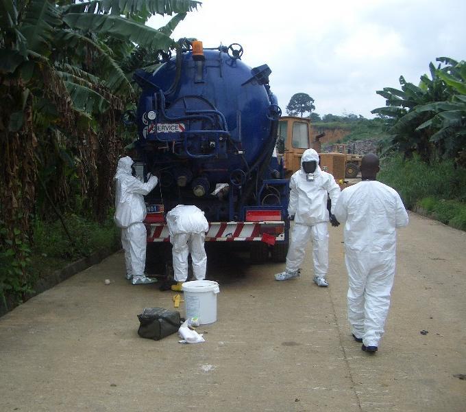Environmental Disasters OCHA/UNEP Environmental Emergencies Section (EES) Integration of humanitarian/environmental assistance for: Environmental/man-made disasters, such as toxic waste spills, river