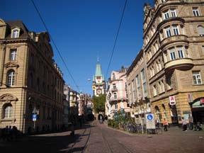 Freiburg- The Green City As a result of their energy/environmental policies: Chosen as Germany s Environmental Capital in 1992 Setting low energy standard in Germany 30% below national standard for