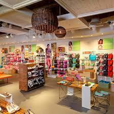 REFINING THE RETAIL MODEL Stores to showcase Crocs brand and extended product offerings; drive engagement Interact directly with, and learn from,