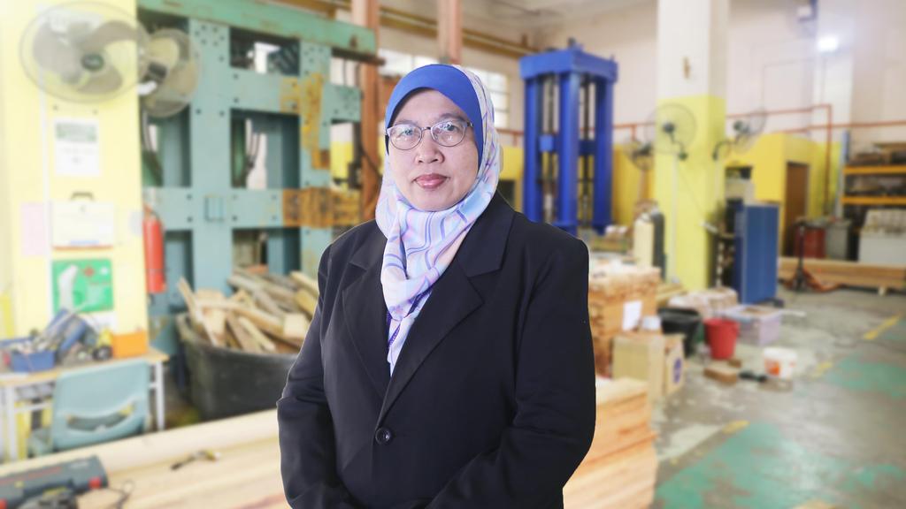 Professor Zakiah work started with the use of oil palm fibre to enhance the properties of concrete which has gained recognition silver medal at MOSTE and also silver medal at Seoul exhibition.