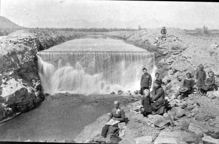 Arizona Falls, located on the Arizona Canal, is also an interesting historical site.