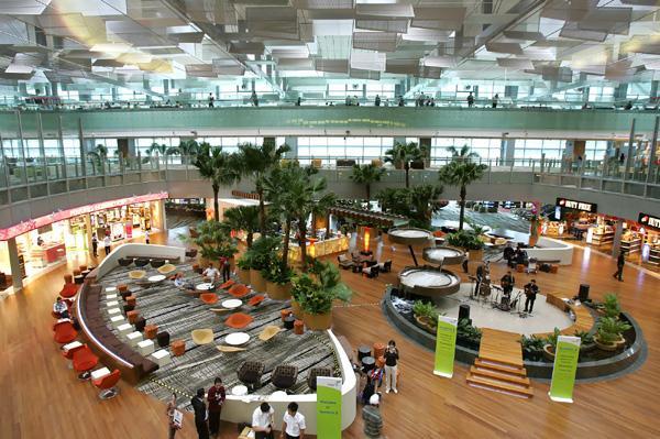 Figure 9 : AWCS meets the needs of a world class food court Sustainability The desire to maintain Terminal 3 as a world class facility, throughout its entire operational lifetime, presented an