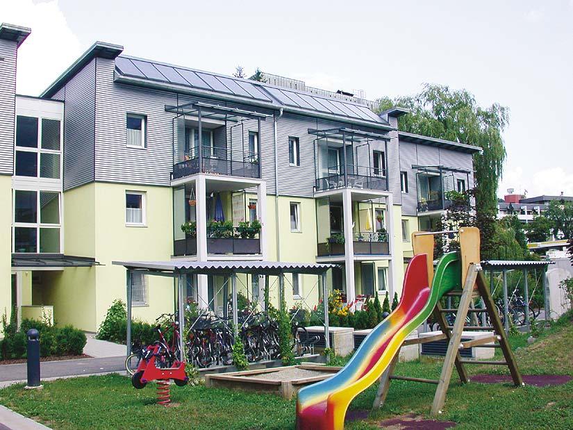 Figure 48: Solar thermal system in a multi-storey residential building should be operated through the low-flow principle (picture source: AEE INTEC).