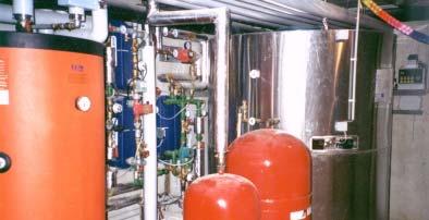 Figure 89: Two-tank system for solar-supported heating of domestic hot water and space heating based on a fore-pipe heat distribution network.