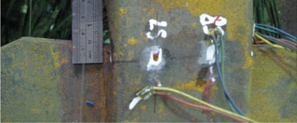gauge at the beam-column connecting end-plate entered into plasticity.