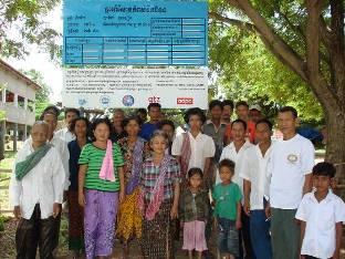 VOLUNTEERISM FOR DISASTER RISK REDUCTION Volunteers in Early Warning Flood Systems in Cambodia Since 2003, the Cambodian Red Cross (CRC) started implementation of the Early Warning Floods System