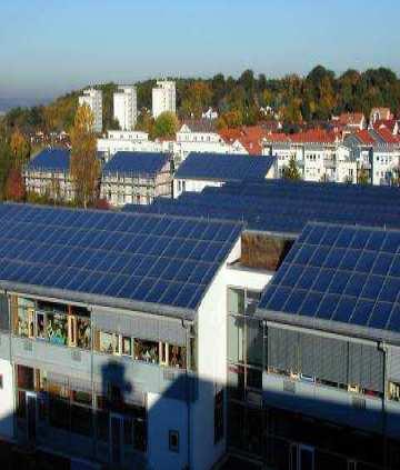 Large scale systems / Solar heating / Seasonal storage Collectors: > 500 m 2 ( solar roof ) Marstal,