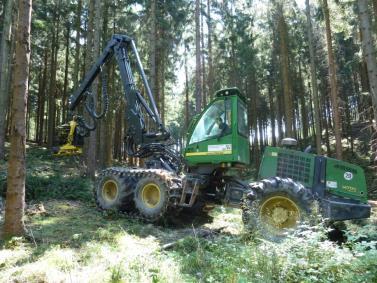 Material and Methods Trial set up Harvester: John Deere 1470D Eco3-7.72 x 3 m (LxW) - Engine: 552 c.u.-in. 9.