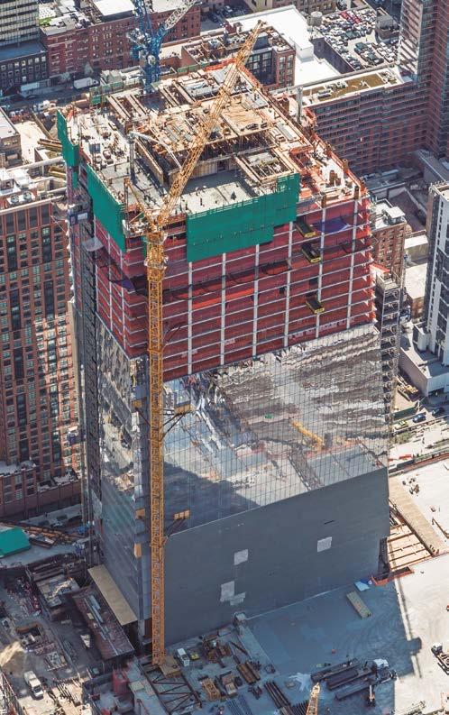Not dependent on crane assistance: formwork, working platforms and boom concrete pumps can be simultaneously lifted.