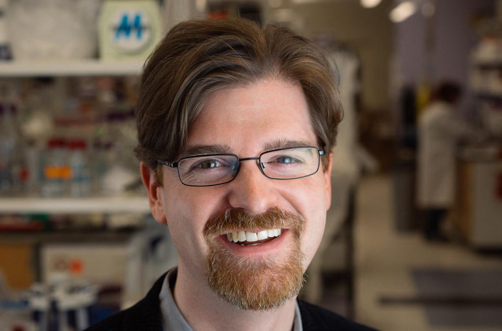 MEET YOUR INSTRUCTORS PROF. CHRIS LOVE J. Christopher Love is an Associate Professor of Chemical Engineering at the Koch Institute for Integrative Cancer Research at MIT.
